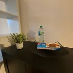 Apartamento Modern Studio In With Garden Near Sea